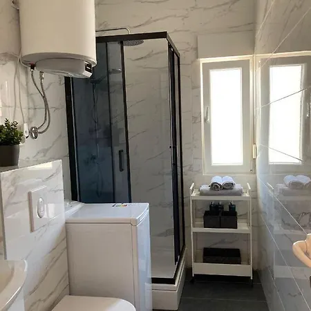 Sea View Apartment Grebastica