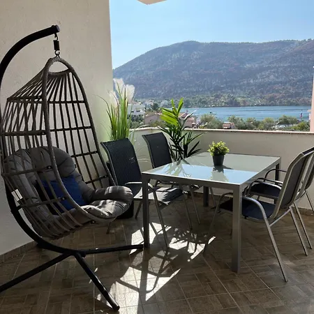 Sea View Apartment Grebastica