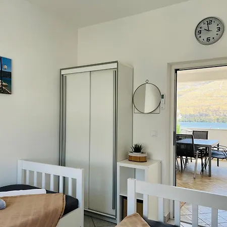 Apartment Sea View Grebastica