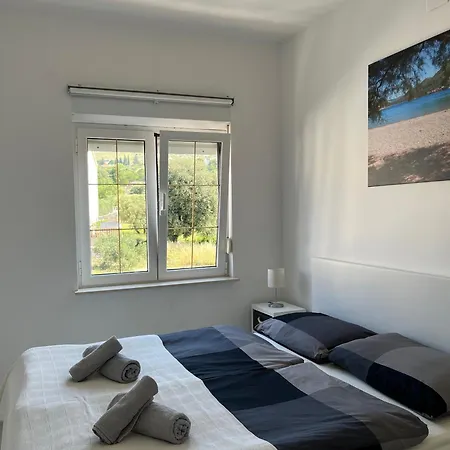 Sea View Apartment *