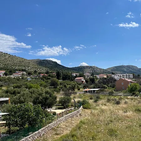 Sea View Apartment *