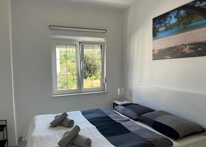 Sea View Apartment *