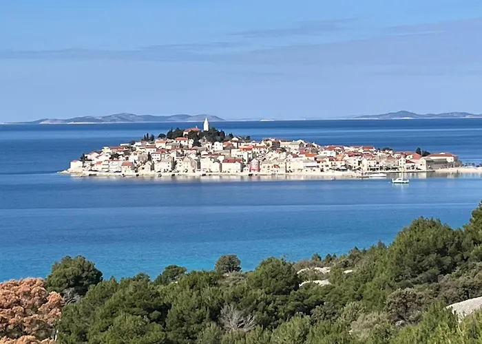 Sea View Apartment *